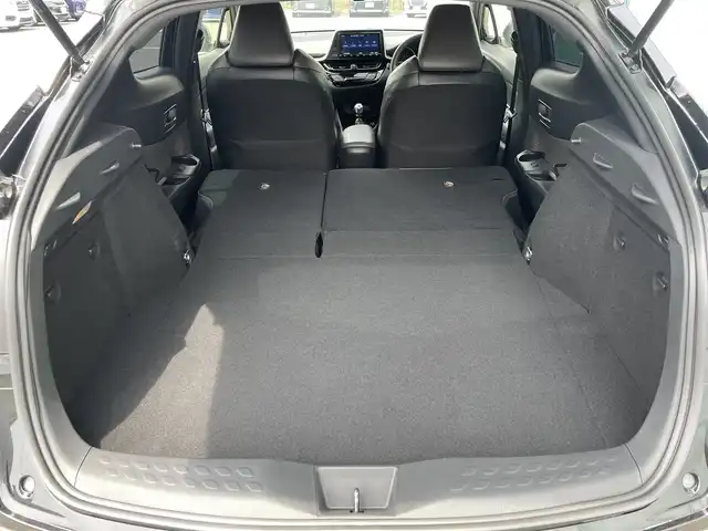 トヨタ Ｃ－ＨＲ G－T 神奈川県 2020(令2)年 5万km ブラックマイカ ９インチ純正ナビ　/バックカメラ　/ＴＲＤフルエアロ（フロントスポイラーLED付）/TRDトランクスポイラー/ドレスアップマフラー/TRDフロントバンパーガーニッシュ/TRDフォグガーニッシュ/Ｂｌｕｅｔｏｏｔｈ　ＤＶＤ　ＣＤ　/フルセグＴＶ　/ＥＴＣ２．０　/シートヒーター　/ＬＥＤヘッドライト　/フォグランプ　/ローダウンスプリング　/スマートキー/社外ドリンクホルダー/トヨタセーフティーセンス