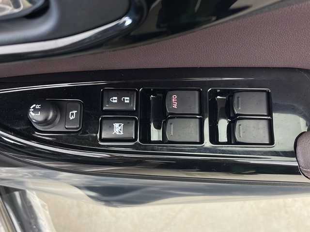 スズキ フロンクス 秋田県 2024(令6)年 0.1万km未満 茶Ⅱ 4WD/全方位カメラ付き９インチメモリーナビ　/スズキセーフティサポート　/ヘッドアップディスプレイ　/ブライドスポットモニター　/アダプティブクルーズコントロール　/ＬＥＤヘッドライト　/前席シートヒーター　/保証書/取扱説明書/フォグライト /自動パーキングブレーキ/オートホールド /ダウンヒルアシストコントロール/ヒルディセントコントロール/SNOW MODE/SPORT MODE/USBポート/革巻きステアリング/オートエアコン /オートライト/ステアリングリモコン/レーンキープアシスト/衝突被害軽減システム/横滑り防止装置/クリアランスソナー/アイドリングストップ/ライトレベライザー /電格ミラー/プッシュスタート /スマートキー/置くだけ充電機/コーナーセンサー /純正AW