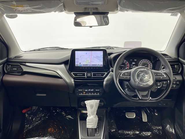 スズキ フロンクス 秋田県 2024(令6)年 0.1万km未満 茶Ⅱ 4WD/全方位カメラ付き９インチメモリーナビ　/スズキセーフティサポート　/ヘッドアップディスプレイ　/ブライドスポットモニター　/アダプティブクルーズコントロール　/ＬＥＤヘッドライト　/前席シートヒーター　/保証書/取扱説明書/フォグライト /自動パーキングブレーキ/オートホールド /ダウンヒルアシストコントロール/ヒルディセントコントロール/SNOW MODE/SPORT MODE/USBポート/革巻きステアリング/オートエアコン /オートライト/ステアリングリモコン/レーンキープアシスト/衝突被害軽減システム/横滑り防止装置/クリアランスソナー/アイドリングストップ/ライトレベライザー /電格ミラー/プッシュスタート /スマートキー/置くだけ充電機/コーナーセンサー /純正AW