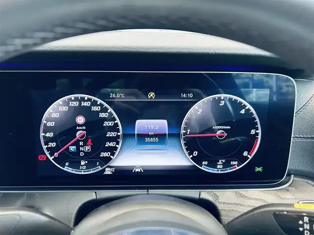メルセデス・ベンツ Ｅ２２０ｄ アバンギャルド AMGライン 大阪府 2020(令2)年 3.6万km イリジウムシルバー ワンオーナー/レザーエクスクルーシブP/レーダーセーフティP/サンルーフ/HUD/ACC/ブルメスター/黒革/メモリ付きパワーシート/シートヒーター/純正ナビ/TV/360度カメラ/applecarplay/純正19インチAW/LEDヘッドライト/アンビエントライト/電動リアゲート/ブラインドスポット/ETC/レーダー探知機/パフュームアトマイザー
