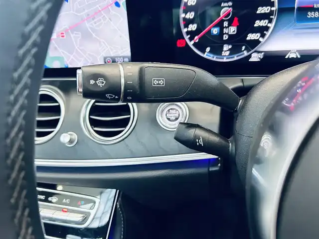 メルセデス・ベンツ Ｅ２２０ｄ アバンギャルド AMGライン 大阪府 2020(令2)年 3.6万km イリジウムシルバー ワンオーナー/レザーエクスクルーシブP/レーダーセーフティP/サンルーフ/HUD/ACC/ブルメスター/黒革/メモリ付きパワーシート/シートヒーター/純正ナビ/TV/360度カメラ/applecarplay/純正19インチAW/LEDヘッドライト/アンビエントライト/電動リアゲート/ブラインドスポット/ETC/レーダー探知機/パフュームアトマイザー