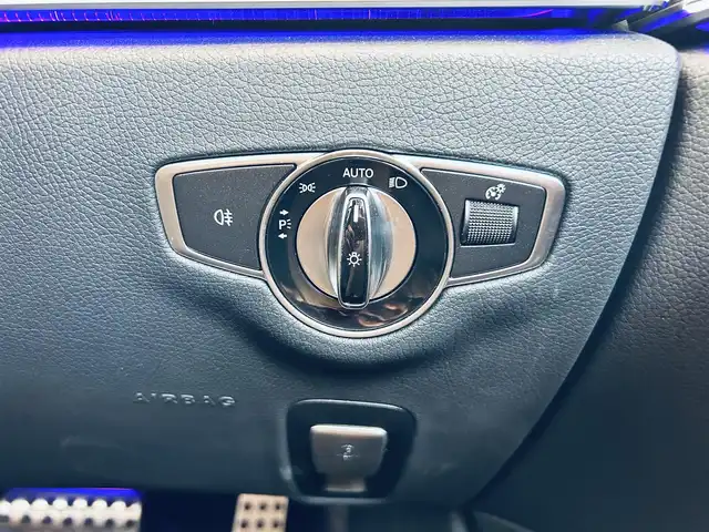 メルセデス・ベンツ Ｅ２２０ｄ アバンギャルド AMGライン 大阪府 2020(令2)年 3.6万km イリジウムシルバー ワンオーナー/レザーエクスクルーシブP/レーダーセーフティP/サンルーフ/HUD/ACC/ブルメスター/黒革/メモリ付きパワーシート/シートヒーター/純正ナビ/TV/360度カメラ/applecarplay/純正19インチAW/LEDヘッドライト/アンビエントライト/電動リアゲート/ブラインドスポット/ETC/レーダー探知機/パフュームアトマイザー