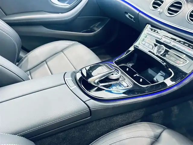 メルセデス・ベンツ Ｅ２２０ｄ アバンギャルド AMGライン 大阪府 2020(令2)年 3.6万km イリジウムシルバー ワンオーナー/レザーエクスクルーシブP/レーダーセーフティP/サンルーフ/HUD/ACC/ブルメスター/黒革/メモリ付きパワーシート/シートヒーター/純正ナビ/TV/360度カメラ/applecarplay/純正19インチAW/LEDヘッドライト/アンビエントライト/電動リアゲート/ブラインドスポット/ETC/レーダー探知機/パフュームアトマイザー