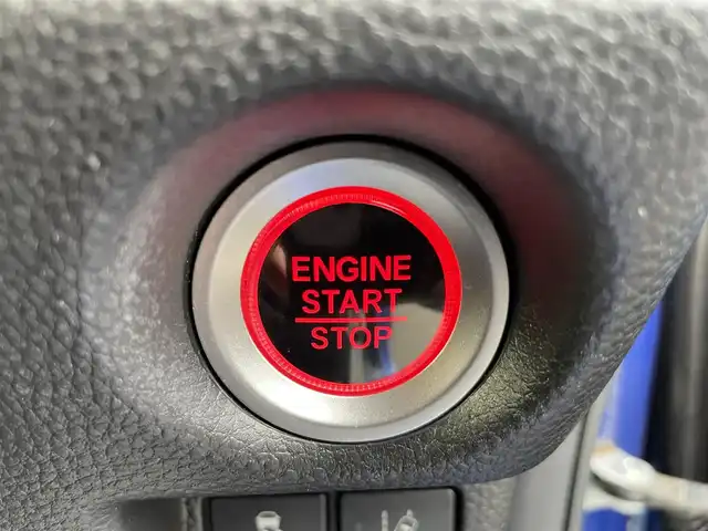 ホンダ Ｎ ＢＯＸ カスタム G L ホンダセンシング 熊本県 2018(平30)年 2.8万km ブリリアントスポーティブルーメタリック2トーン 社外ナビ/・ＡＭ／ＦＭ／ＣＤ／ＤＶＤ／ＳＤ／ＢＴ／フルセグＴＶ/ホンダセンシング/・衝突被害軽減ブレーキ/・車線逸脱警報/・先行車発進お知らせ/・標識認識機能/アダプティブクルーズコントロール/ステアリングリモコン/ビルトインＥＴＣ/片側パワースライドドア/充電用USBソケット/ＬＥＤヘッドライト/オートライト/フォグランプ/スマートキー/プッシュスタート/社外フロアマット/ドアバイザー/純正アルミホイール