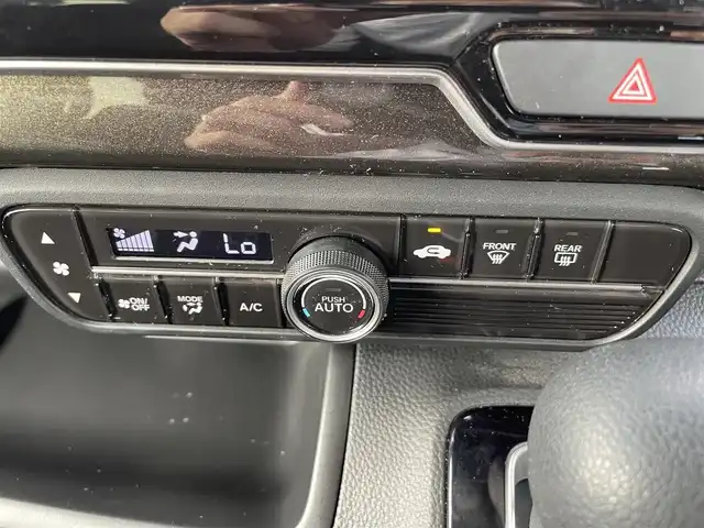 ホンダ Ｎ ＢＯＸ カスタム G L ホンダセンシング 熊本県 2018(平30)年 2.8万km ブリリアントスポーティブルーメタリック2トーン 社外ナビ/・ＡＭ／ＦＭ／ＣＤ／ＤＶＤ／ＳＤ／ＢＴ／フルセグＴＶ/ホンダセンシング/・衝突被害軽減ブレーキ/・車線逸脱警報/・先行車発進お知らせ/・標識認識機能/アダプティブクルーズコントロール/ステアリングリモコン/ビルトインＥＴＣ/片側パワースライドドア/充電用USBソケット/ＬＥＤヘッドライト/オートライト/フォグランプ/スマートキー/プッシュスタート/社外フロアマット/ドアバイザー/純正アルミホイール