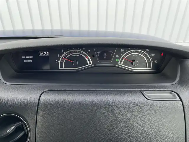 ホンダ Ｎ ＢＯＸ カスタム G L ホンダセンシング 熊本県 2018(平30)年 2.8万km ブリリアントスポーティブルーメタリック2トーン 社外ナビ/・ＡＭ／ＦＭ／ＣＤ／ＤＶＤ／ＳＤ／ＢＴ／フルセグＴＶ/ホンダセンシング/・衝突被害軽減ブレーキ/・車線逸脱警報/・先行車発進お知らせ/・標識認識機能/アダプティブクルーズコントロール/ステアリングリモコン/ビルトインＥＴＣ/片側パワースライドドア/充電用USBソケット/ＬＥＤヘッドライト/オートライト/フォグランプ/スマートキー/プッシュスタート/社外フロアマット/ドアバイザー/純正アルミホイール