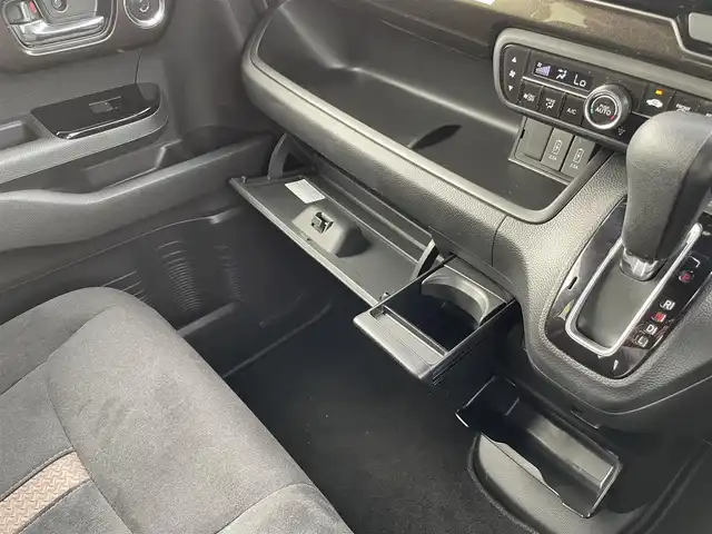 ホンダ Ｎ ＢＯＸ カスタム G L ホンダセンシング 熊本県 2018(平30)年 2.8万km ブリリアントスポーティブルーメタリック2トーン 社外ナビ/・ＡＭ／ＦＭ／ＣＤ／ＤＶＤ／ＳＤ／ＢＴ／フルセグＴＶ/ホンダセンシング/・衝突被害軽減ブレーキ/・車線逸脱警報/・先行車発進お知らせ/・標識認識機能/アダプティブクルーズコントロール/ステアリングリモコン/ビルトインＥＴＣ/片側パワースライドドア/充電用USBソケット/ＬＥＤヘッドライト/オートライト/フォグランプ/スマートキー/プッシュスタート/社外フロアマット/ドアバイザー/純正アルミホイール