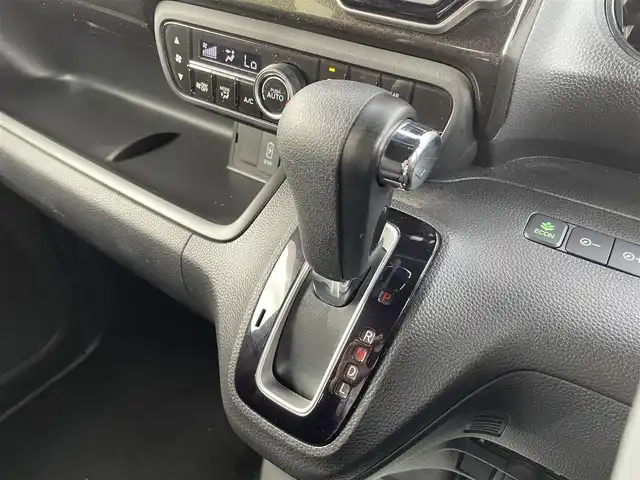ホンダ Ｎ ＢＯＸ カスタム G L ホンダセンシング 熊本県 2018(平30)年 2.8万km ブリリアントスポーティブルーメタリック2トーン 社外ナビ/・ＡＭ／ＦＭ／ＣＤ／ＤＶＤ／ＳＤ／ＢＴ／フルセグＴＶ/ホンダセンシング/・衝突被害軽減ブレーキ/・車線逸脱警報/・先行車発進お知らせ/・標識認識機能/アダプティブクルーズコントロール/ステアリングリモコン/ビルトインＥＴＣ/片側パワースライドドア/充電用USBソケット/ＬＥＤヘッドライト/オートライト/フォグランプ/スマートキー/プッシュスタート/社外フロアマット/ドアバイザー/純正アルミホイール