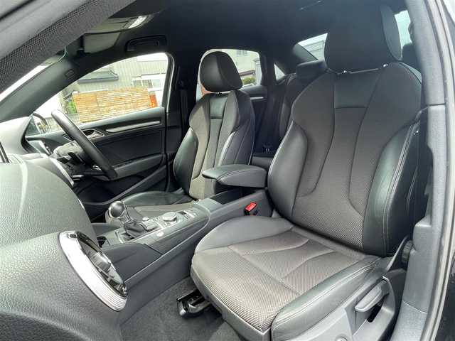 アウディ Ａ３ セダン 40TFSI クワトロ スポーツ 青森県 2019(令1)年 4.9万km ミトスブラックメタリック 4WD/純正メモリーナビ/（TV/Bt/AM/FM/USB/AUX)/ハーフレザーシート/バーチャルコックピット/前後ドラレコ/ACC/シートヒーター/D席パワーシート/前後コーナーセンサー/アイドリングストップ/パドルシフト/ETC2.0/LEDヘッドライト/オートライト/バックカメラ/エアバックW/サイド/カーテン/横滑り防止/ABS/取扱説明書/保証書/点検記録簿　R2/R3/R4/R5/R6