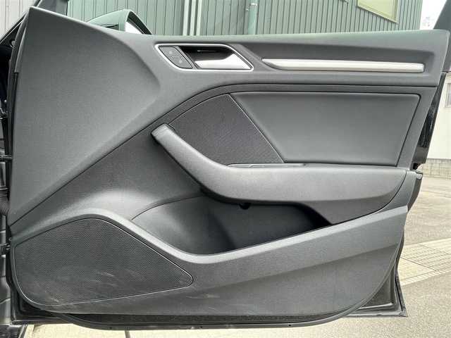 アウディ Ａ３ セダン 40TFSI クワトロ スポーツ 青森県 2019(令1)年 4.9万km ミトスブラックメタリック 4WD/純正メモリーナビ/（TV/Bt/AM/FM/USB/AUX)/ハーフレザーシート/バーチャルコックピット/前後ドラレコ/ACC/シートヒーター/D席パワーシート/前後コーナーセンサー/アイドリングストップ/パドルシフト/ETC2.0/LEDヘッドライト/オートライト/バックカメラ/エアバックW/サイド/カーテン/横滑り防止/ABS/取扱説明書/保証書/点検記録簿　R2/R3/R4/R5/R6