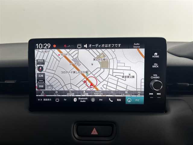 ホンダ ヴェゼル ハイブリッド e:HEV Z 道央・札幌 2024(令6)年 1万km プレミアムサンライトホワイトパール ・4WD/・寒冷地仕様/・純正メモリナビ/・ビルトインETC/・ホンダセンシング/・バックカメラ/・ドライブレコーダー/・アダプティブクルーズコントロール/・電動リアゲート/・ブラインドスポットモニター/・置くだけ充電/・パドルシフト/・シートヒーター/・ステアリングスイッチ/・電動格納ミラー/・ドアバイザー/・LEDヘッドライト/・オートライト/・オートマチックハイビーム/・純正フロアマット/・純正18インチAW/・保証書/・取扱説明書