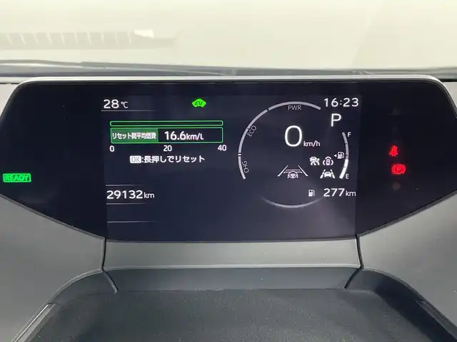 トヨタ プリウス Z 神奈川県 2023(令5)年 3万km プラチナホワイトパールマイカ 純正12.3型ディスプレイオーディオ/AM FM USB Bluetooth /パノラマミックビューモニター/モデリスタエアロ/セーフティセンス/トヨタチームメイト/アドバンストパーク/ブラインドスポットモニター/前後パーキングセンサーソナー/レーンチェンジアシスト/フロントクロストラフィックアラート/後退速度抑制/発進遅れ告知/安心降車アシスト/パーキングアシスト/ディスプレイオーディオプラス/純正前方ドライブレコーダー（ナビ連動）/デジタルインナーミラー/ETC2.0/スマートキー/プッシュスタート/パワーバックドア/ブレーキオートホールド/アクセサリーコンセント/D席パワーポジションメモリーシート/前席エアーシート/合皮巻ステアリング/ステアリングヒーター/合皮スポーツシート/リヤシートマインダー/オートライト/オートハイビーム/LEDヘッドライト/LEDライン発光/純正19AW
