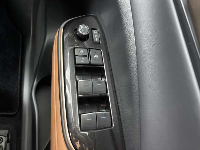 トヨタ クラウン スポーツ Z 道央・札幌 2023(令5)年 0.2万km パールⅡ ・４WD/ハイブリッド/・トヨタセーフティセンス/・プリクラッシュセーフティ/・レーダークルーズコントロール/・ブラインドスポットモニター/・純正１２.3インチディスプレイ/・ナビ/フルセグ/Bluetooth/・パノラミックビューモニター/・パノラマムーンルーフ/・ブラウンレザーシート/・シートヒーター/ベンチレーション/・ステアリングヒーター/・デジタルインナーミラー/・ビルトインETC/・LEDオートライト/オートハイビーム/・AC100V