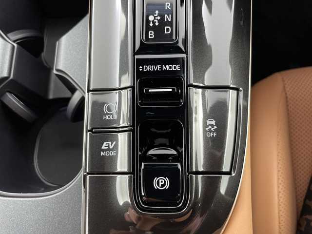トヨタ クラウン スポーツ Z 道央・札幌 2023(令5)年 0.2万km パールⅡ ・４WD/ハイブリッド/・トヨタセーフティセンス/・プリクラッシュセーフティ/・レーダークルーズコントロール/・ブラインドスポットモニター/・純正１２.3インチディスプレイ/・ナビ/フルセグ/Bluetooth/・パノラミックビューモニター/・パノラマムーンルーフ/・ブラウンレザーシート/・シートヒーター/ベンチレーション/・ステアリングヒーター/・デジタルインナーミラー/・ビルトインETC/・LEDオートライト/オートハイビーム/・AC100V