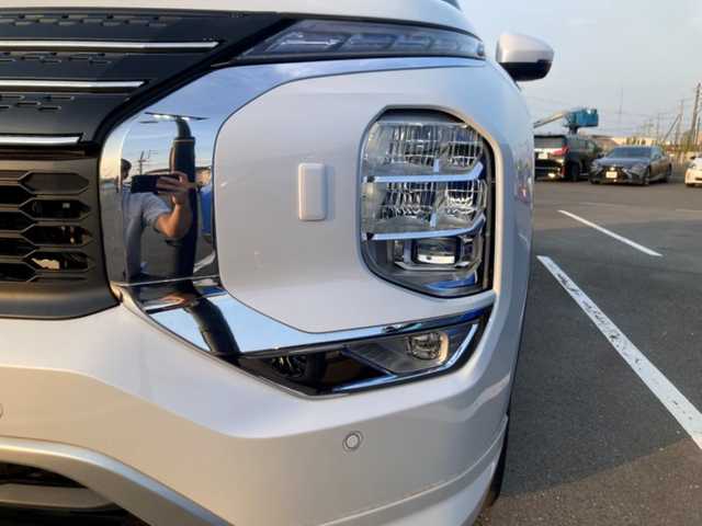 三菱 アウトランダー ＰＨＥＶ G 茨城県 2024(令6)年 0.1万km ホワイトダイヤモンド 純正ナビ/【BT/USB/TV/FM/AM/AppleCarPlay】/フルセグTV/車外カメラ【バック/サイド/全方位】/コーナーセンサー【前後】/オートライト/オートマチックハイビーム/LEDヘッドライト/ダブルエアバッグ/プラグインHV/スマートキー/WAC/追従型クルーズコントロール/パワーシート/ハーフレザー/純正フロアマット/純正アルミホイール