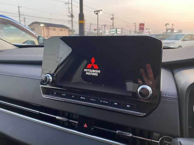 三菱 アウトランダー ＰＨＥＶ G 茨城県 2024(令6)年 0.1万km ホワイトダイヤモンド 純正ナビ/【BT/USB/TV/FM/AM/AppleCarPlay】/フルセグTV/車外カメラ【バック/サイド/全方位】/コーナーセンサー【前後】/オートライト/オートマチックハイビーム/LEDヘッドライト/ダブルエアバッグ/プラグインHV/スマートキー/WAC/追従型クルーズコントロール/パワーシート/ハーフレザー/純正フロアマット/純正アルミホイール