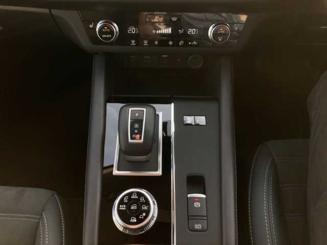三菱 アウトランダー ＰＨＥＶ G 茨城県 2024(令6)年 0.1万km ホワイトダイヤモンド 純正ナビ/【BT/USB/TV/FM/AM/AppleCarPlay】/フルセグTV/車外カメラ【バック/サイド/全方位】/コーナーセンサー【前後】/オートライト/オートマチックハイビーム/LEDヘッドライト/ダブルエアバッグ/プラグインHV/スマートキー/WAC/追従型クルーズコントロール/パワーシート/ハーフレザー/純正フロアマット/純正アルミホイール