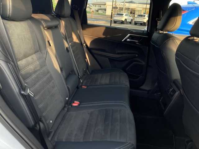 三菱 アウトランダー ＰＨＥＶ G 茨城県 2024(令6)年 0.1万km ホワイトダイヤモンド 純正ナビ/【BT/USB/TV/FM/AM/AppleCarPlay】/フルセグTV/車外カメラ【バック/サイド/全方位】/コーナーセンサー【前後】/オートライト/オートマチックハイビーム/LEDヘッドライト/ダブルエアバッグ/プラグインHV/スマートキー/WAC/追従型クルーズコントロール/パワーシート/ハーフレザー/純正フロアマット/純正アルミホイール