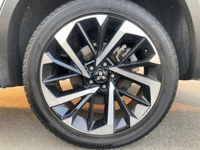 三菱 アウトランダー ＰＨＥＶ G 茨城県 2024(令6)年 0.1万km ホワイトダイヤモンド 純正ナビ/【BT/USB/TV/FM/AM/AppleCarPlay】/フルセグTV/車外カメラ【バック/サイド/全方位】/コーナーセンサー【前後】/オートライト/オートマチックハイビーム/LEDヘッドライト/ダブルエアバッグ/プラグインHV/スマートキー/WAC/追従型クルーズコントロール/パワーシート/ハーフレザー/純正フロアマット/純正アルミホイール