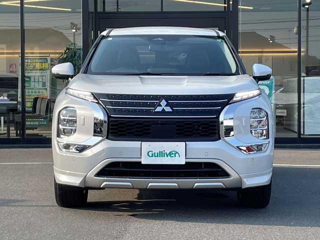 三菱 アウトランダー ＰＨＥＶ G 茨城県 2024(令6)年 0.1万km ホワイトダイヤモンド 純正ナビ/【BT/USB/TV/FM/AM/AppleCarPlay】/フルセグTV/車外カメラ【バック/サイド/全方位】/コーナーセンサー【前後】/オートライト/オートマチックハイビーム/LEDヘッドライト/ダブルエアバッグ/プラグインHV/スマートキー/WAC/追従型クルーズコントロール/パワーシート/ハーフレザー/純正フロアマット/純正アルミホイール