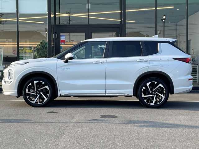 三菱 アウトランダー ＰＨＥＶ G 茨城県 2024(令6)年 0.1万km ホワイトダイヤモンド 純正ナビ/【BT/USB/TV/FM/AM/AppleCarPlay】/フルセグTV/車外カメラ【バック/サイド/全方位】/コーナーセンサー【前後】/オートライト/オートマチックハイビーム/LEDヘッドライト/ダブルエアバッグ/プラグインHV/スマートキー/WAC/追従型クルーズコントロール/パワーシート/ハーフレザー/純正フロアマット/純正アルミホイール