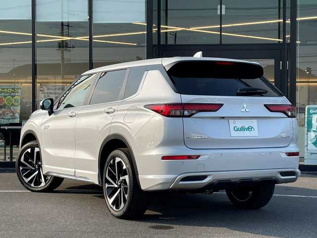 三菱 アウトランダー ＰＨＥＶ G 茨城県 2024(令6)年 0.1万km ホワイトダイヤモンド 純正ナビ/【BT/USB/TV/FM/AM/AppleCarPlay】/フルセグTV/車外カメラ【バック/サイド/全方位】/コーナーセンサー【前後】/オートライト/オートマチックハイビーム/LEDヘッドライト/ダブルエアバッグ/プラグインHV/スマートキー/WAC/追従型クルーズコントロール/パワーシート/ハーフレザー/純正フロアマット/純正アルミホイール