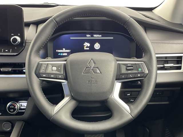三菱 アウトランダー ＰＨＥＶ G 新潟県 2024(令6)年 0.1万km ホワイトダイヤモンド 純正ナビ/【BT/USB/TV/FM/AM/AppleCarPlay/フルセグTV】/車外カメラ【バック/サイド/全方位】/コーナーセンサー【前後】/追従型クルーズコントロール/衝突軽減防止/横滑り防止/レーンキープアシスト/BSM/LEDヘッドライト/オートライト/オートマチックハイビーム/ダブル＋サイド＋カーテンエアバッグ/プラグインHV/レザーステアリング/ステアリングスイッチ/パドルシフト/スマートキー/AAC/ハーフレザー/パワーシート/前席シートヒーター/純正フロアマット/純正アルミホイール