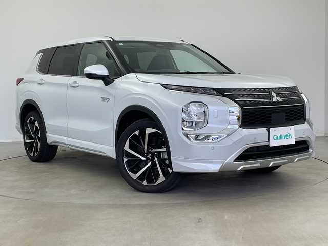 三菱 アウトランダー ＰＨＥＶ G 新潟県 2024(令6)年 0.1万km ホワイトダイヤモンド 純正ナビ/【BT/USB/TV/FM/AM/AppleCarPlay/フルセグTV】/車外カメラ【バック/サイド/全方位】/コーナーセンサー【前後】/追従型クルーズコントロール/衝突軽減防止/横滑り防止/レーンキープアシスト/BSM/LEDヘッドライト/オートライト/オートマチックハイビーム/ダブル＋サイド＋カーテンエアバッグ/プラグインHV/レザーステアリング/ステアリングスイッチ/パドルシフト/スマートキー/AAC/ハーフレザー/パワーシート/前席シートヒーター/純正フロアマット/純正アルミホイール