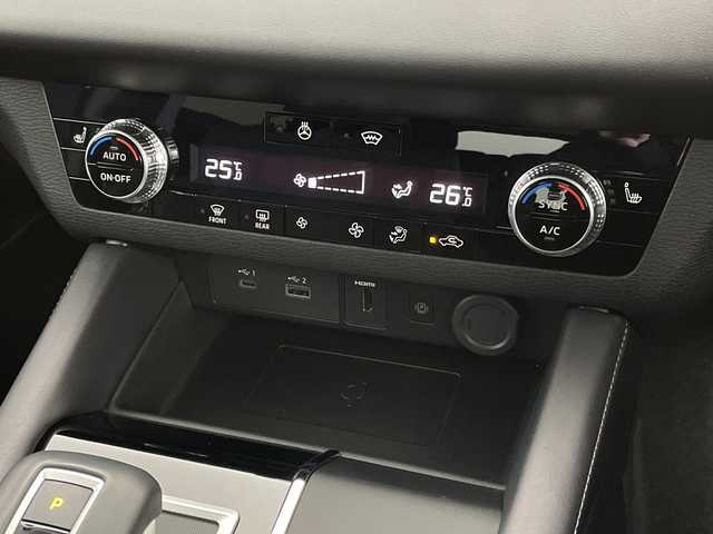 三菱 アウトランダー ＰＨＥＶ G 新潟県 2024(令6)年 0.1万km ホワイトダイヤモンド 純正ナビ/【BT/USB/TV/FM/AM/AppleCarPlay/フルセグTV】/車外カメラ【バック/サイド/全方位】/コーナーセンサー【前後】/追従型クルーズコントロール/衝突軽減防止/横滑り防止/レーンキープアシスト/BSM/LEDヘッドライト/オートライト/オートマチックハイビーム/ダブル＋サイド＋カーテンエアバッグ/プラグインHV/レザーステアリング/ステアリングスイッチ/パドルシフト/スマートキー/AAC/ハーフレザー/パワーシート/前席シートヒーター/純正フロアマット/純正アルミホイール