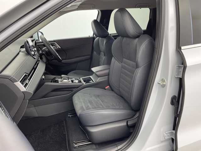 三菱 アウトランダー ＰＨＥＶ G 新潟県 2024(令6)年 0.1万km ホワイトダイヤモンド 純正ナビ/【BT/USB/TV/FM/AM/AppleCarPlay/フルセグTV】/車外カメラ【バック/サイド/全方位】/コーナーセンサー【前後】/追従型クルーズコントロール/衝突軽減防止/横滑り防止/レーンキープアシスト/BSM/LEDヘッドライト/オートライト/オートマチックハイビーム/ダブル＋サイド＋カーテンエアバッグ/プラグインHV/レザーステアリング/ステアリングスイッチ/パドルシフト/スマートキー/AAC/ハーフレザー/パワーシート/前席シートヒーター/純正フロアマット/純正アルミホイール