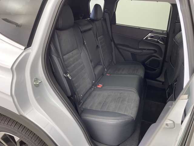 三菱 アウトランダー ＰＨＥＶ G 新潟県 2024(令6)年 0.1万km ホワイトダイヤモンド 純正ナビ/【BT/USB/TV/FM/AM/AppleCarPlay/フルセグTV】/車外カメラ【バック/サイド/全方位】/コーナーセンサー【前後】/追従型クルーズコントロール/衝突軽減防止/横滑り防止/レーンキープアシスト/BSM/LEDヘッドライト/オートライト/オートマチックハイビーム/ダブル＋サイド＋カーテンエアバッグ/プラグインHV/レザーステアリング/ステアリングスイッチ/パドルシフト/スマートキー/AAC/ハーフレザー/パワーシート/前席シートヒーター/純正フロアマット/純正アルミホイール