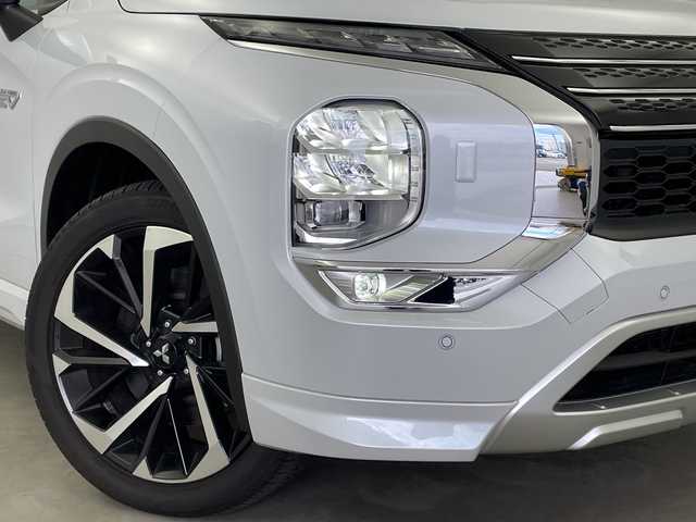 三菱 アウトランダー ＰＨＥＶ G 新潟県 2024(令6)年 0.1万km ホワイトダイヤモンド 純正ナビ/【BT/USB/TV/FM/AM/AppleCarPlay/フルセグTV】/車外カメラ【バック/サイド/全方位】/コーナーセンサー【前後】/追従型クルーズコントロール/衝突軽減防止/横滑り防止/レーンキープアシスト/BSM/LEDヘッドライト/オートライト/オートマチックハイビーム/ダブル＋サイド＋カーテンエアバッグ/プラグインHV/レザーステアリング/ステアリングスイッチ/パドルシフト/スマートキー/AAC/ハーフレザー/パワーシート/前席シートヒーター/純正フロアマット/純正アルミホイール
