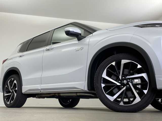 三菱 アウトランダー ＰＨＥＶ G 新潟県 2024(令6)年 0.1万km ホワイトダイヤモンド 純正ナビ/【BT/USB/TV/FM/AM/AppleCarPlay/フルセグTV】/車外カメラ【バック/サイド/全方位】/コーナーセンサー【前後】/追従型クルーズコントロール/衝突軽減防止/横滑り防止/レーンキープアシスト/BSM/LEDヘッドライト/オートライト/オートマチックハイビーム/ダブル＋サイド＋カーテンエアバッグ/プラグインHV/レザーステアリング/ステアリングスイッチ/パドルシフト/スマートキー/AAC/ハーフレザー/パワーシート/前席シートヒーター/純正フロアマット/純正アルミホイール