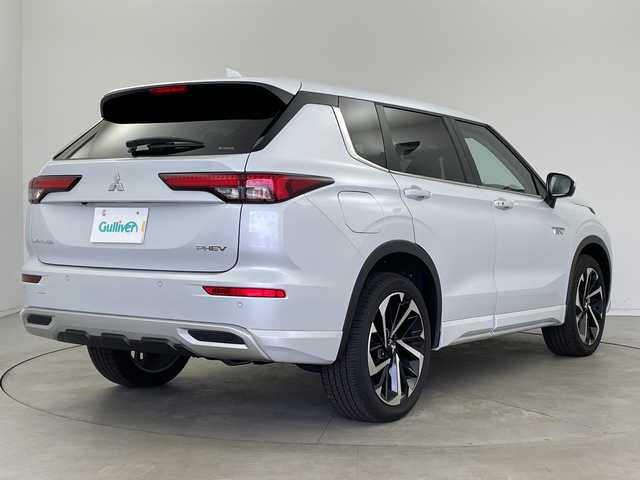 三菱 アウトランダー ＰＨＥＶ G 新潟県 2024(令6)年 0.1万km ホワイトダイヤモンド 純正ナビ/【BT/USB/TV/FM/AM/AppleCarPlay/フルセグTV】/車外カメラ【バック/サイド/全方位】/コーナーセンサー【前後】/追従型クルーズコントロール/衝突軽減防止/横滑り防止/レーンキープアシスト/BSM/LEDヘッドライト/オートライト/オートマチックハイビーム/ダブル＋サイド＋カーテンエアバッグ/プラグインHV/レザーステアリング/ステアリングスイッチ/パドルシフト/スマートキー/AAC/ハーフレザー/パワーシート/前席シートヒーター/純正フロアマット/純正アルミホイール