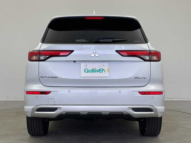 三菱 アウトランダー ＰＨＥＶ G 新潟県 2024(令6)年 0.1万km ホワイトダイヤモンド 純正ナビ/【BT/USB/TV/FM/AM/AppleCarPlay/フルセグTV】/車外カメラ【バック/サイド/全方位】/コーナーセンサー【前後】/追従型クルーズコントロール/衝突軽減防止/横滑り防止/レーンキープアシスト/BSM/LEDヘッドライト/オートライト/オートマチックハイビーム/ダブル＋サイド＋カーテンエアバッグ/プラグインHV/レザーステアリング/ステアリングスイッチ/パドルシフト/スマートキー/AAC/ハーフレザー/パワーシート/前席シートヒーター/純正フロアマット/純正アルミホイール