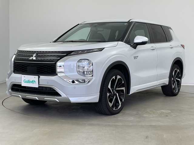 三菱 アウトランダー ＰＨＥＶ G 新潟県 2024(令6)年 0.1万km ホワイトダイヤモンド 純正ナビ/【BT/USB/TV/FM/AM/AppleCarPlay/フルセグTV】/車外カメラ【バック/サイド/全方位】/コーナーセンサー【前後】/追従型クルーズコントロール/衝突軽減防止/横滑り防止/レーンキープアシスト/BSM/LEDヘッドライト/オートライト/オートマチックハイビーム/ダブル＋サイド＋カーテンエアバッグ/プラグインHV/レザーステアリング/ステアリングスイッチ/パドルシフト/スマートキー/AAC/ハーフレザー/パワーシート/前席シートヒーター/純正フロアマット/純正アルミホイール