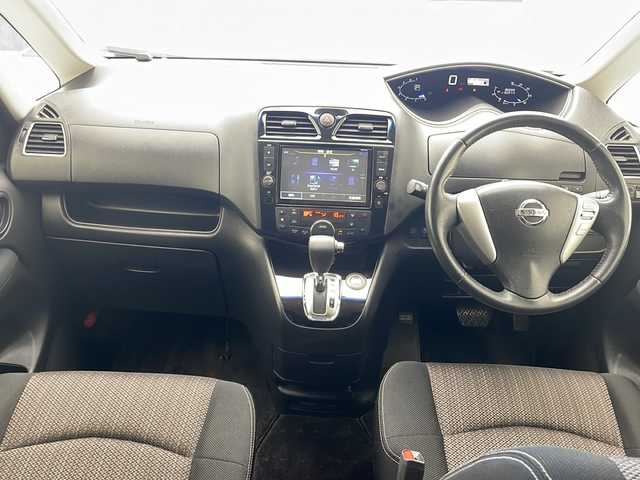 日産 セレナ ハイウェイスター Sハイブリッド 沖縄県 2014(平26)年 8.7万km ダイヤモンドブラック 純正SDナビ（MM514D-L)/　CD/DVD/SD/BT/フルセグ/バックカメラ/純正フリップダウンモニター/ビルトインETC/両側パワースライドドア/衝突被害軽減システム/クルーズコントロール/レーンキープアシスト/アイドリングストップ/LEDヘッドライト/オートライト/純正16インチAW/純正フロアマット/プッシュスタート/スマートキ―/保証書