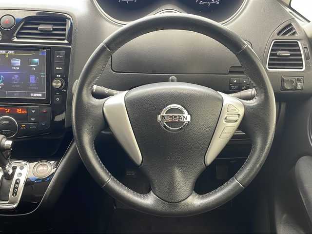 日産 セレナ ハイウェイスター Sハイブリッド 沖縄県 2014(平26)年 8.7万km ダイヤモンドブラック 純正SDナビ（MM514D-L)/　CD/DVD/SD/BT/フルセグ/バックカメラ/純正フリップダウンモニター/ビルトインETC/両側パワースライドドア/衝突被害軽減システム/クルーズコントロール/レーンキープアシスト/アイドリングストップ/LEDヘッドライト/オートライト/純正16インチAW/純正フロアマット/プッシュスタート/スマートキ―/保証書