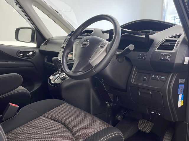 日産 セレナ ハイウェイスター Sハイブリッド 沖縄県 2014(平26)年 8.7万km ダイヤモンドブラック 純正SDナビ（MM514D-L)/　CD/DVD/SD/BT/フルセグ/バックカメラ/純正フリップダウンモニター/ビルトインETC/両側パワースライドドア/衝突被害軽減システム/クルーズコントロール/レーンキープアシスト/アイドリングストップ/LEDヘッドライト/オートライト/純正16インチAW/純正フロアマット/プッシュスタート/スマートキ―/保証書