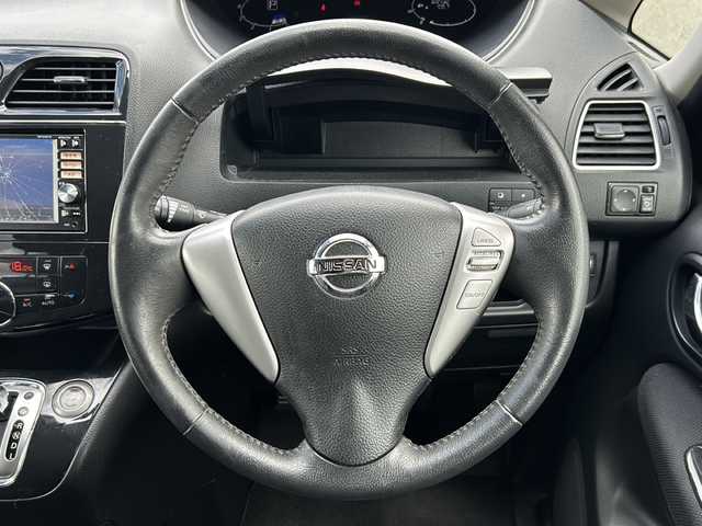 日産 セレナ ハイウェイスター S HV Vエアロ 山梨県 2013(平25)年 7万km ブリリアントホワイトパール 純正フロントエアロ/純正SDナビ/　(CD/DVD/SD/USB/iPod/BT)/バックカメラ/両側パワースライドドア/クルーズコントロール/HIDオートライト/16インチ純正アルミホイール/ダブルオートエアコン/スマートキー/ビルトインETC