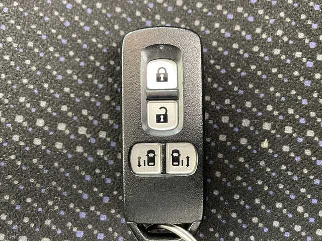 ホンダ Ｎ ＢＯＸ G ターボ Lパッケージ 千葉県 2015(平27)年 5.3万km プレミアムホワイトパールⅡ 社外パナソニックSDナビ/Bluetooth フルセグTV/バックカメラ/両側パワースライドドア/パドルシフト/クルーズコントロール/純正フロアマット/ヘッドライトレベライザー/アイドリングストップ/横滑り防止機能/プッシュスタート/スマートキー