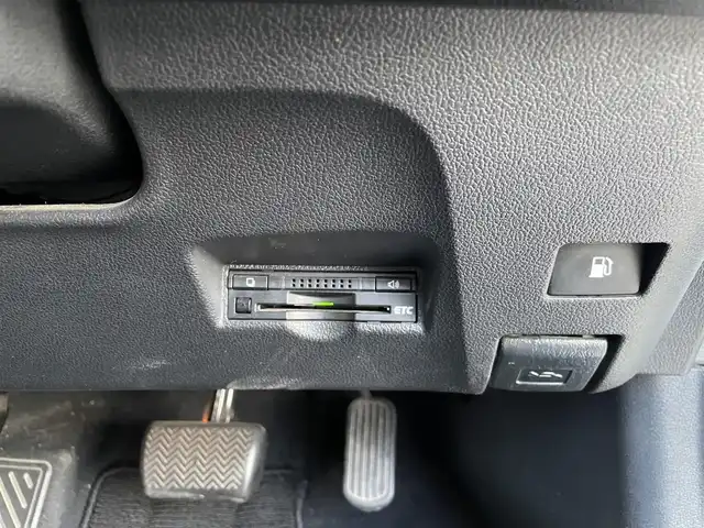 トヨタ プリウス A プレミアム　ツーリングセレ 愛知県 2016(平28)年 8.9万km ホワイトパールクリスタルシャイン モデリスタエアロ /トヨタセーフティセンス /レーダークルーズコントロール /パーキングアシスト /ナビ /フルセグTV /バックカメラ /ビルトインETC /合皮シート /シートヒーター /プッシュスタート/スマートキー