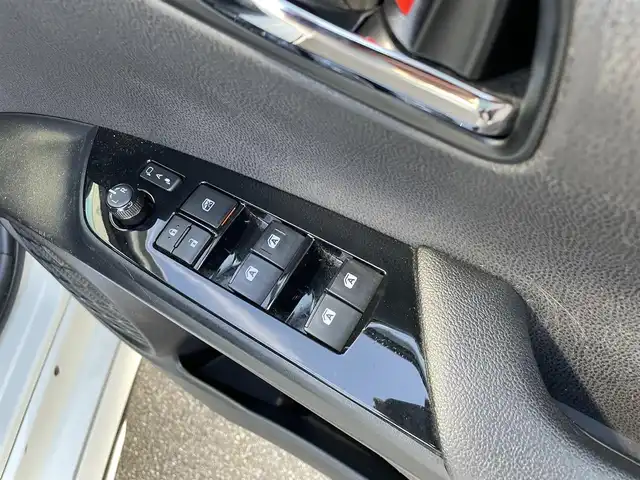 トヨタ プリウス A プレミアム　ツーリングセレ 愛知県 2016(平28)年 8.9万km ホワイトパールクリスタルシャイン モデリスタエアロ /トヨタセーフティセンス /レーダークルーズコントロール /パーキングアシスト /ナビ /フルセグTV /バックカメラ /ビルトインETC /合皮シート /シートヒーター /プッシュスタート/スマートキー