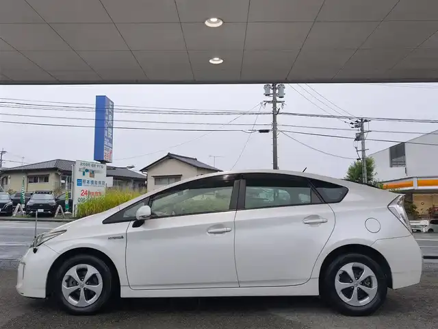 トヨタ プリウス G 熊本県 2014(平26)年 16.7万km ホワイトパールクリスタルシャイン 純正8型ナビ（NSZA-X64T）/【フルセグTV/CD/DVD/BT/SD】/バックカメラ/クルーズコントロール/ステアリングリモコン/前後ドライブレコーダー/ビルトインETC/ハーフレザーシート/D席パワーシート/HIDオートライト/フォグランプ/スマートキー/プッシュスタート/純正フロアマット/純正ドアバイザー/取扱説明書(車両/ナビ)/保証書