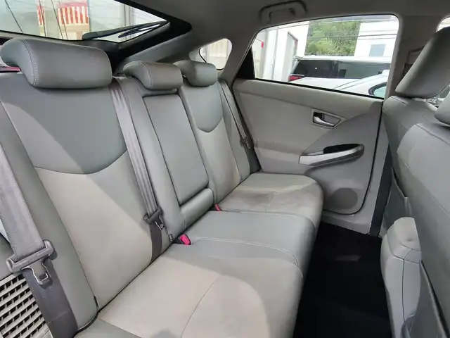 トヨタ プリウス G 熊本県 2014(平26)年 16.7万km ホワイトパールクリスタルシャイン 純正8型ナビ（NSZA-X64T）/【フルセグTV/CD/DVD/BT/SD】/バックカメラ/クルーズコントロール/ステアリングリモコン/前後ドライブレコーダー/ビルトインETC/ハーフレザーシート/D席パワーシート/HIDオートライト/フォグランプ/スマートキー/プッシュスタート/純正フロアマット/純正ドアバイザー/取扱説明書(車両/ナビ)/保証書
