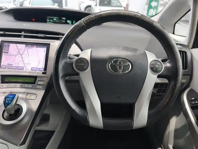 トヨタ プリウス G 熊本県 2014(平26)年 16.7万km ホワイトパールクリスタルシャイン 純正8型ナビ（NSZA-X64T）/【フルセグTV/CD/DVD/BT/SD】/バックカメラ/クルーズコントロール/ステアリングリモコン/前後ドライブレコーダー/ビルトインETC/ハーフレザーシート/D席パワーシート/HIDオートライト/フォグランプ/スマートキー/プッシュスタート/純正フロアマット/純正ドアバイザー/取扱説明書(車両/ナビ)/保証書