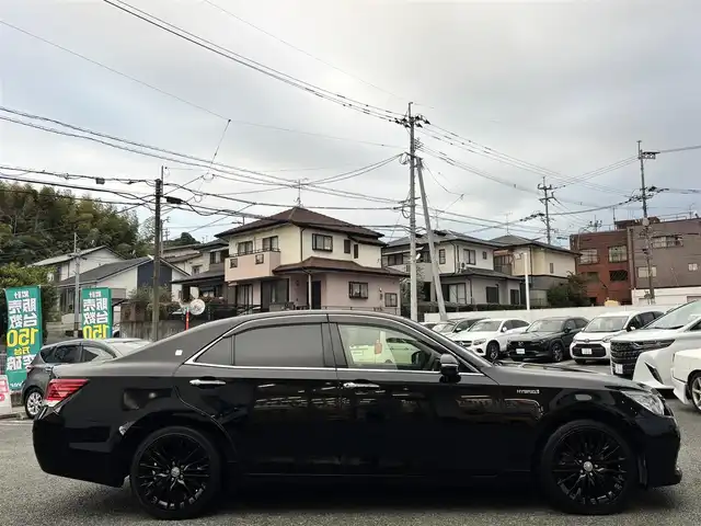 トヨタ クラウン ハイブリッド ロイヤルサルーン 熊本県 2015(平27)年 12.1万km ブラック 純正メーカーナビ/【フルセグTV/Bluetooth/CD/DVD】/バックカメラ/クルーズコントロール/コーナーセンサー/前席パワーシート/プッシュスタート/スマートキー/オートLEDライト/ウィンカーミラー/革巻きステアリング/ステアリングスイッチ/ドライブレコーダー前後/純正18インチAW/純正ドアバイザー/純正フロアマット/ABS/横滑り防止装置/サイド/カーテンエアバック/保証書/取扱説明書/スペアキー