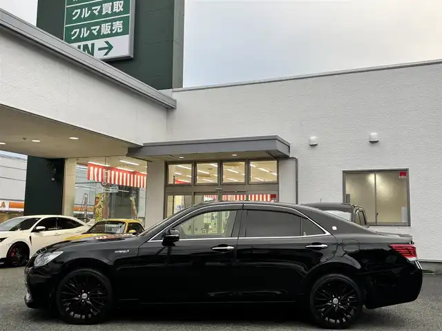 トヨタ クラウン ハイブリッド ロイヤルサルーン 熊本県 2015(平27)年 12.1万km ブラック 純正メーカーナビ/【フルセグTV/Bluetooth/CD/DVD】/バックカメラ/クルーズコントロール/コーナーセンサー/前席パワーシート/プッシュスタート/スマートキー/オートLEDライト/ウィンカーミラー/革巻きステアリング/ステアリングスイッチ/ドライブレコーダー前後/純正18インチAW/純正ドアバイザー/純正フロアマット/ABS/横滑り防止装置/サイド/カーテンエアバック/保証書/取扱説明書/スペアキー