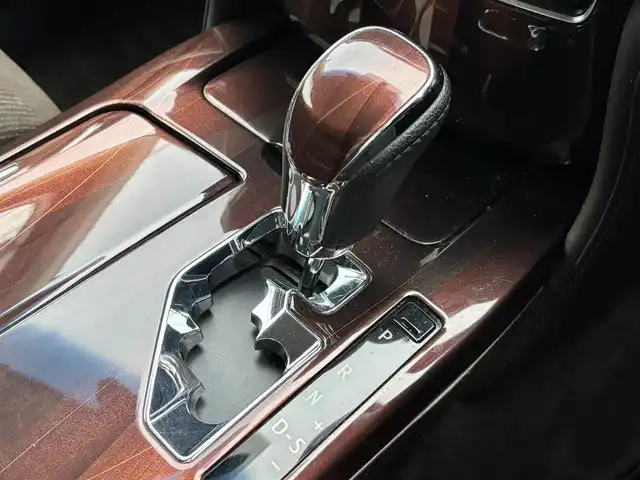 トヨタ クラウン ハイブリッド ロイヤルサルーン 熊本県 2015(平27)年 12.1万km ブラック 純正メーカーナビ/【フルセグTV/Bluetooth/CD/DVD】/バックカメラ/クルーズコントロール/コーナーセンサー/前席パワーシート/プッシュスタート/スマートキー/オートLEDライト/ウィンカーミラー/革巻きステアリング/ステアリングスイッチ/ドライブレコーダー前後/純正18インチAW/純正ドアバイザー/純正フロアマット/ABS/横滑り防止装置/サイド/カーテンエアバック/保証書/取扱説明書/スペアキー