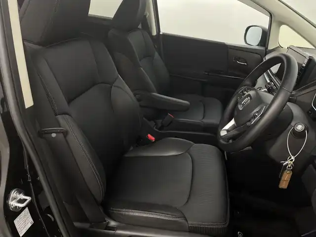 ホンダ オデッセイ ハイブリッド e:HEVアブソルート 新潟県 2021(令3)年 2万km プレミアムスパークルブラックパール ホンダセンシング/フリップダウンモニター/純正フルエアロ/純正10インチナビ/　　フルセグ/CD/DVD/BT/アラウンドビューモニター/両側パワースライドドア/レーダークルーズコントロール/ハーフレザーシート/パワーシート/LEDオートライト/純正AW付サマータイヤ車載(215/60R17)/ステアリングスイッチ/アイドリングストップ/スマートキー/ビルトインETC2.0